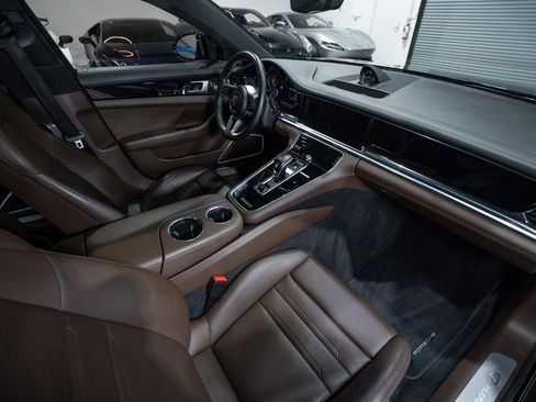 Used 2020 Porsche Panamera 4S AWD/4WD image 36