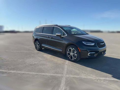 New 2026 Chrysler Pacifica Pinnacle image 16