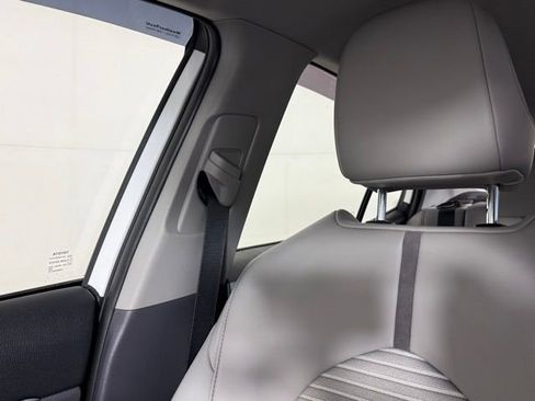 Used 2023 Toyota Camry SE image 17