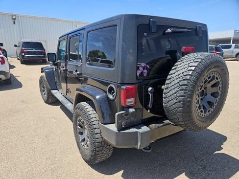Used 2018 Jeep Wrangler Unlimited Sahara AWD/4WD image 6