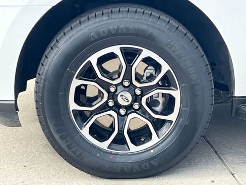 Used 2024 Ford Expedition XLT RWD image 29