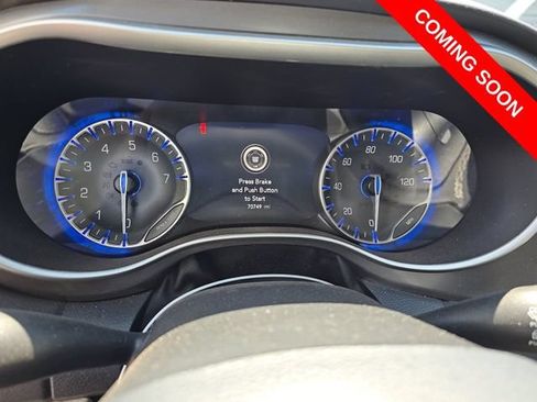 Used 2024 Chrysler Pacifica Touring-L FWD image 5