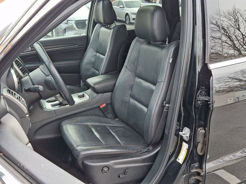 Used 2018 Jeep Grand Cherokee Limited w/ Mopar Chrome Edition Group image 16