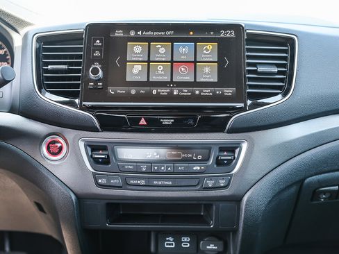 Certified 2025 Honda Ridgeline Sport image 3