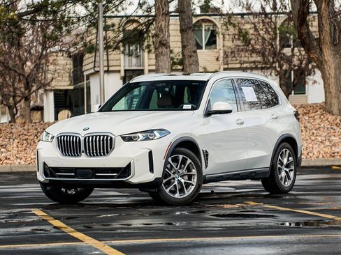 Used 2024 BMW X5 xDrive40i w/ Premium Package image 1