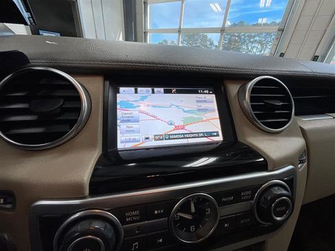 Used 2016 Land Rover LR4 HSE Silver Edition image 18