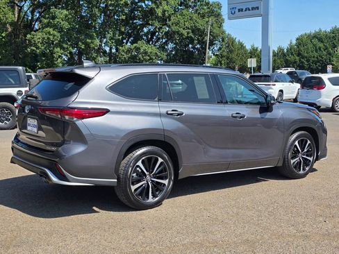 Used 2021 Toyota Highlander XSE image 35