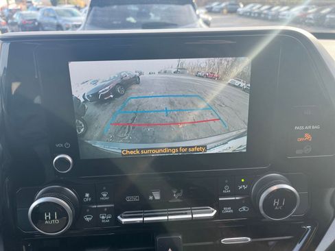 Used 2025 Toyota Highlander LE image 17