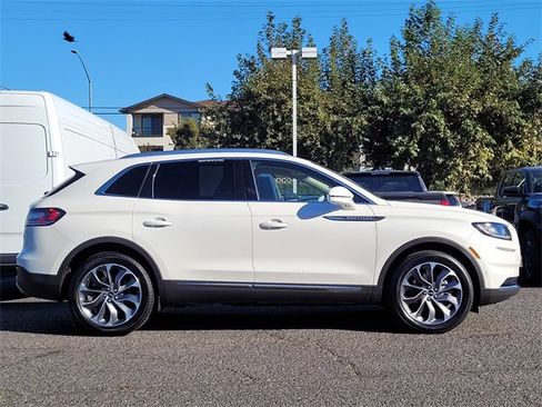 Used 2022 Lincoln Nautilus Reserve w/ Equipment Group 201A image 5