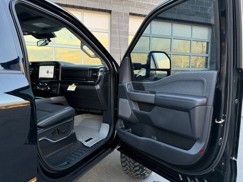Used 2023 Ford F250 Lariat w/ Chrome Package AWD/4WD image 17