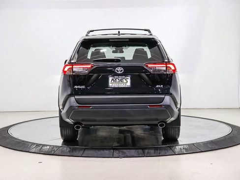 Used 2022 Toyota RAV4 XLE Premium FWD image 3