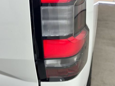 Used 2022 Nissan Frontier SV RWD image 29