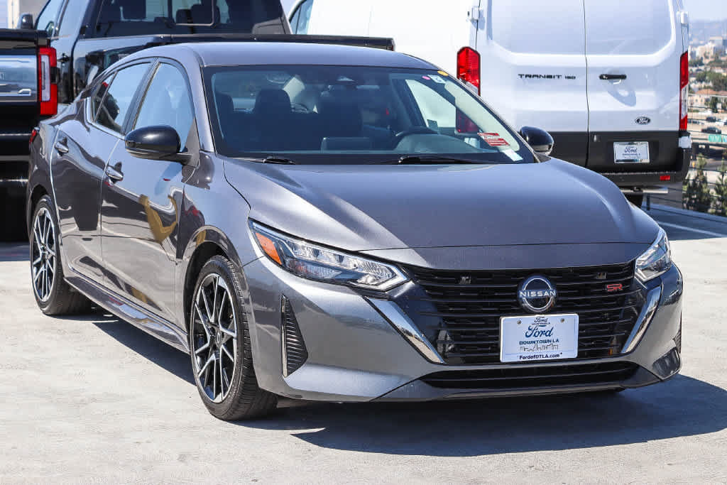 Used 2025 Nissan Sentra SR FWD image 3