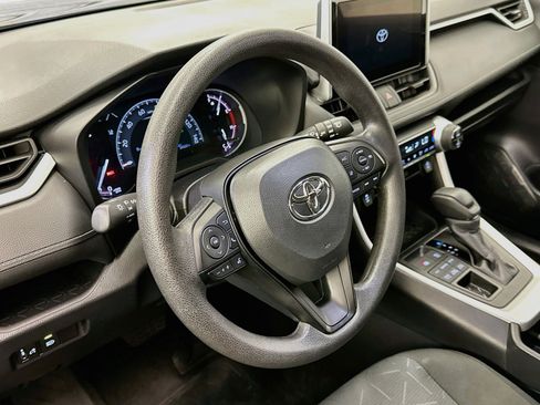 Used 2025 Toyota RAV4 XLE AWD/4WD image 18