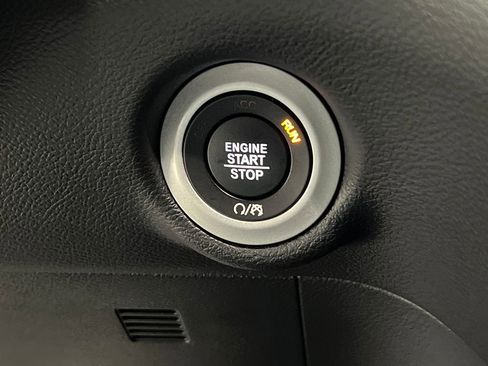 Used 2025 Chrysler Pacifica Select FWD image 53