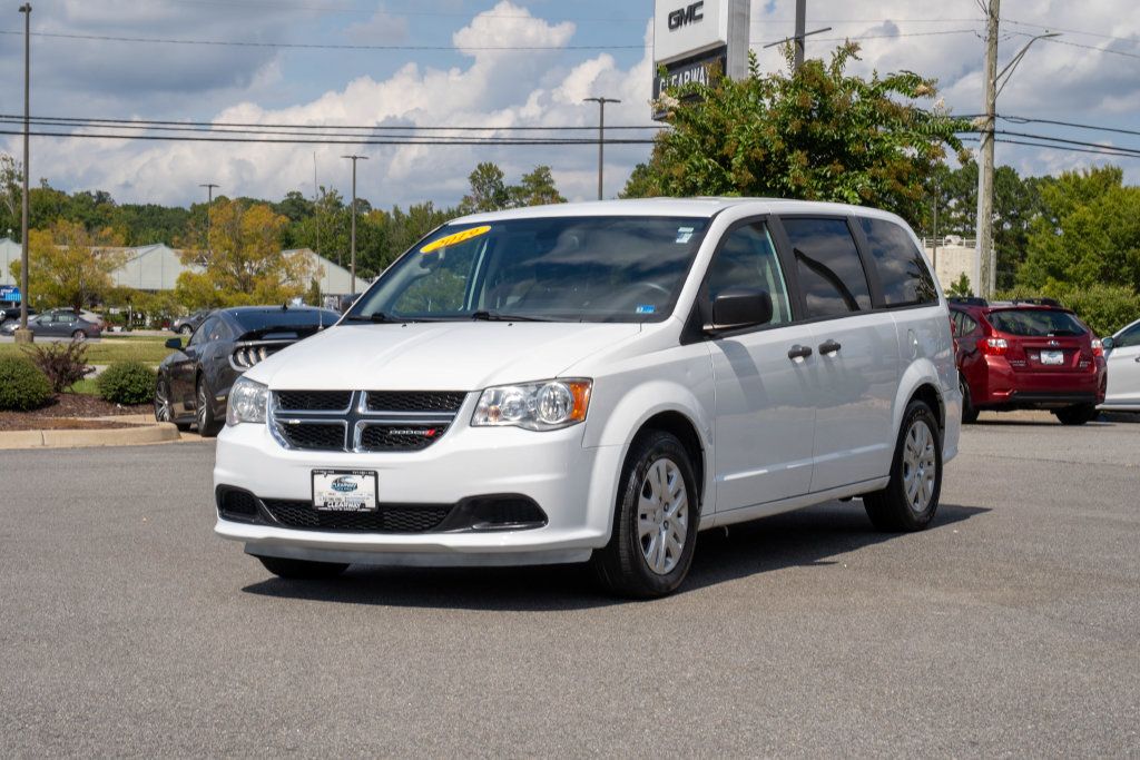 Used 2019 Dodge Grand Caravan SE w/ UConnect Hands-Free Group FWD image 3