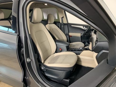 Used 2020 Ford Escape SE image 35