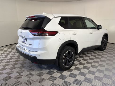 Used 2024 Nissan Rogue SV AWD/4WD image 9