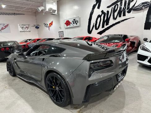 Used 2015 Chevrolet Corvette Z06 w/ 3LZ Preferred Equipment Group RWD image 3