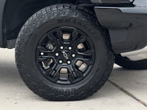 Used 2024 Chevrolet Silverado 1500 ZR2 w/ Technology Package image 3