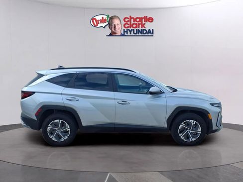 Used 2025 Hyundai Tucson Blue AWD/4WD image 6