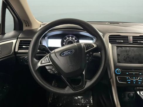 Used 2018 Ford Fusion SE w/ Fusion SE Technology Package FWD image 10