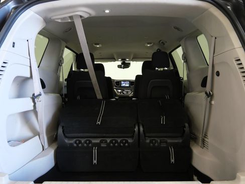 Used 2023 Chrysler Voyager LX FWD image 28