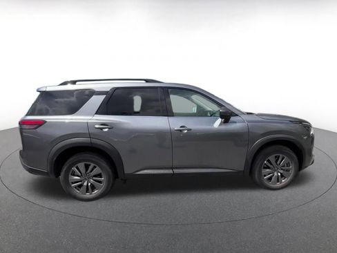 Used 2025 Nissan Pathfinder SV AWD/4WD image 16