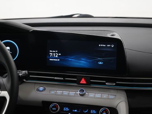 Used 2023 Hyundai Elantra Limited FWD image 16