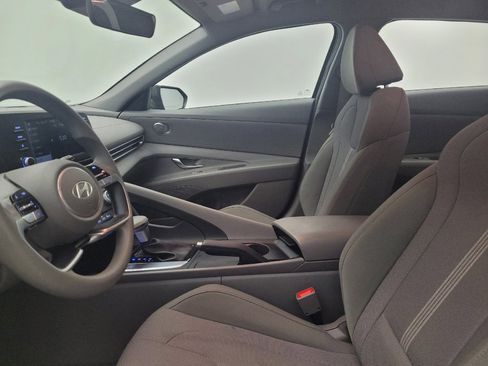 Used 2024 Hyundai Elantra SE FWD image 17