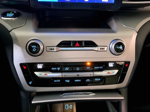 Used 2021 Ford Explorer XLT w/ Equipment Group 202A image 34