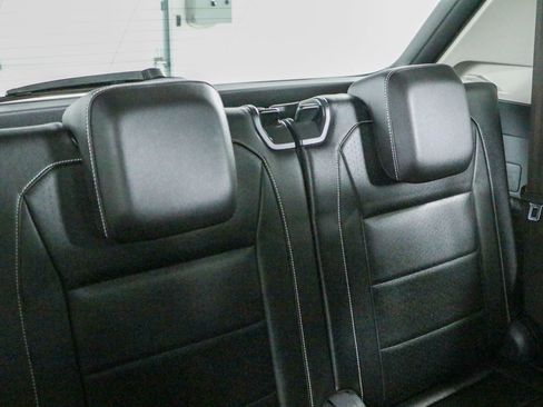 Used 2021 Volkswagen Tiguan SE w/ Panoramic Sunroof Package FWD image 30