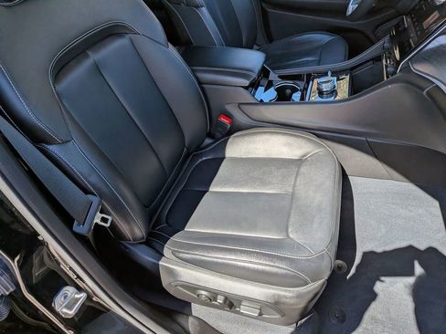 Certified 2023 Jeep Grand Cherokee Limited w/ Black Appearance Package image 27