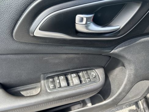 Used 2017 Chrysler 200 LX FWD image 14