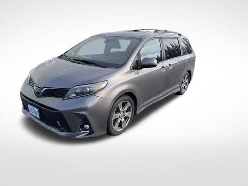 Used 2018 Toyota Sienna SE w/ SE Preferred Package image 5