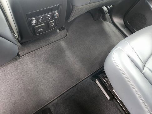 Used 2024 Buick Enclave Premium image 8