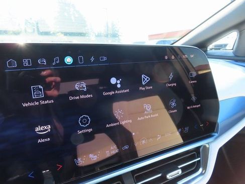 Used 2025 Chevrolet Equinox EV LT w/ Convenience Package II image 19