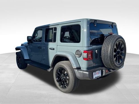 Used 2025 Jeep Wrangler Unlimited Sahara AWD/4WD image 7