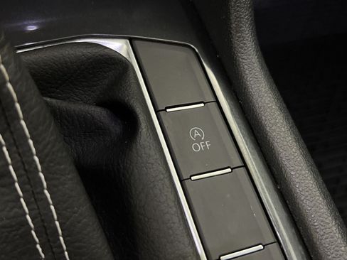 Used 2023 Volkswagen Tiguan SE AWD/4WD image 35