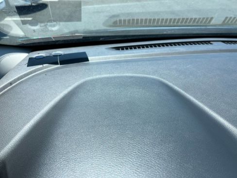 Used 2025 Nissan Versa SV FWD image 33