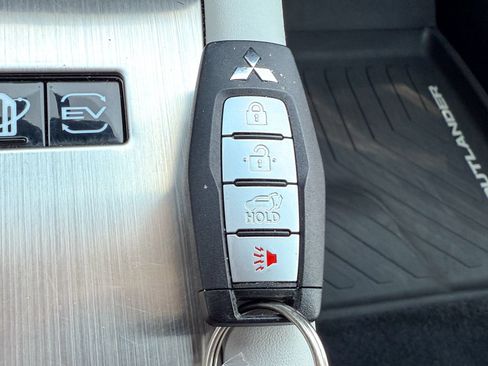 Used 2023 Mitsubishi Outlander SEL AWD/4WD image 55