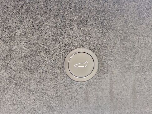 Used 2022 Tesla Model S image 12