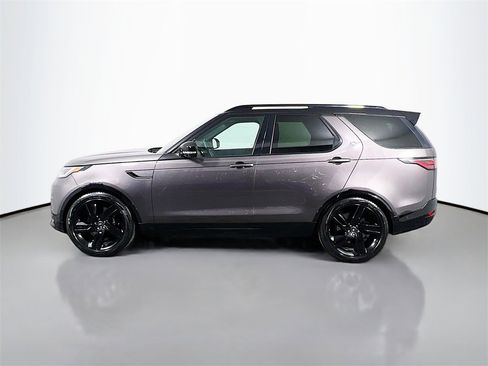 Used 2025 Land Rover Discovery Metropolitan Edition image 8
