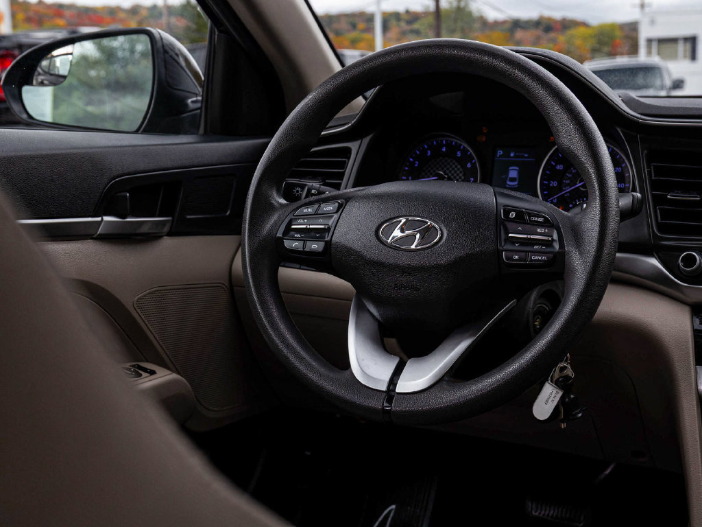 Used 2020 Hyundai Elantra SE FWD image 23