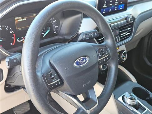 Used 2020 Ford Escape SE image 8