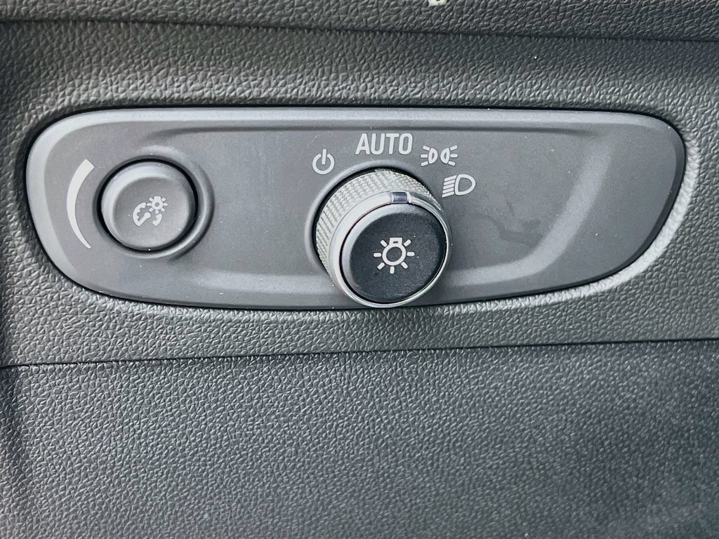 Used 2023 Buick Envision Essence w/ Sport Touring Package AWD/4WD image 20