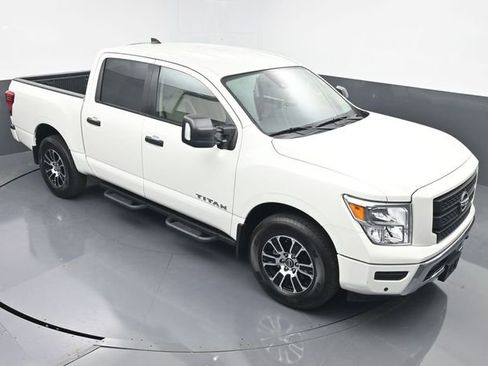 Used 2024 Nissan Titan SV w/ SV Convenience Package AWD/4WD image 38