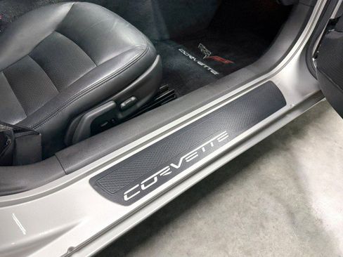 Used 2006 Chevrolet Corvette Coupe w/ Preferred Equipment Group RWD image 39