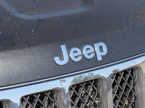 Used 2013 Jeep Grand Cherokee Overland AWD/4WD image 11