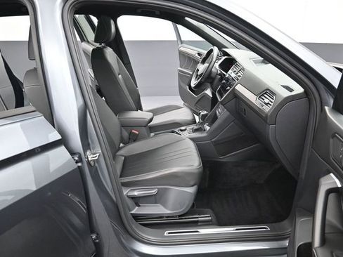 Used 2022 Volkswagen Tiguan SE R-Line image 36